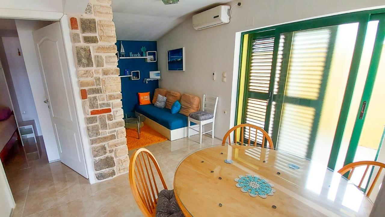 Holiday Home - Beach House 'Amarella' Turanj Bagian luar foto