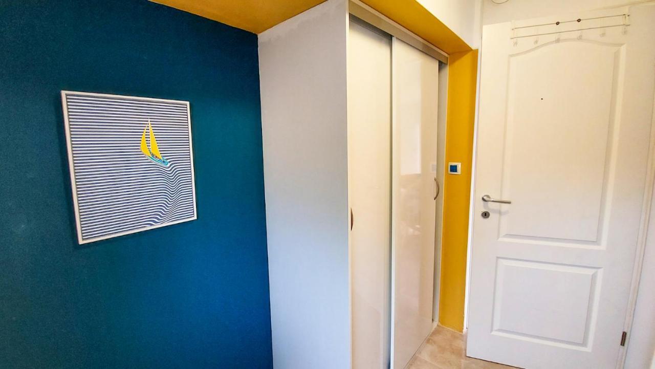 Holiday Home - Beach House 'Amarella' Turanj Bagian luar foto