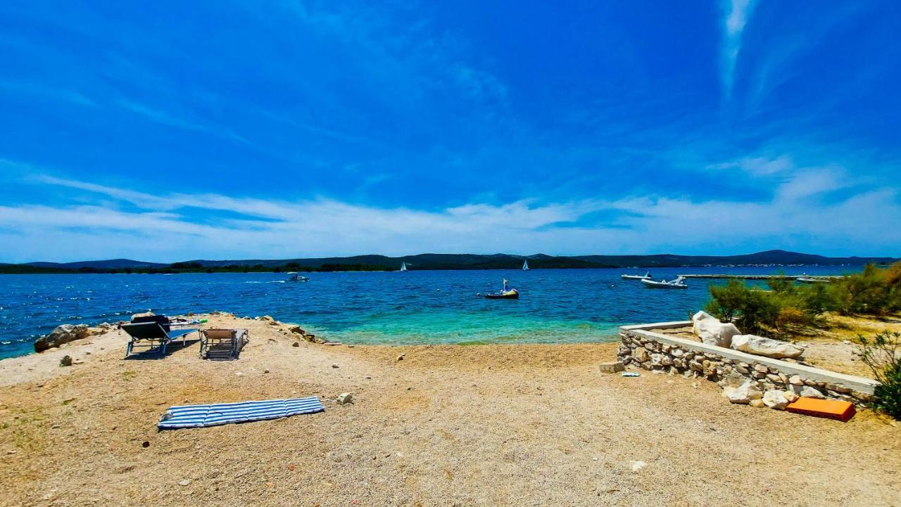 Holiday Home - Beach House 'Amarella' Turanj Bagian luar foto