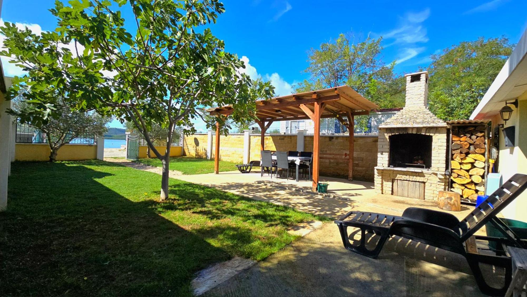 Holiday Home - Beach House 'Amarella' Turanj Bagian luar foto