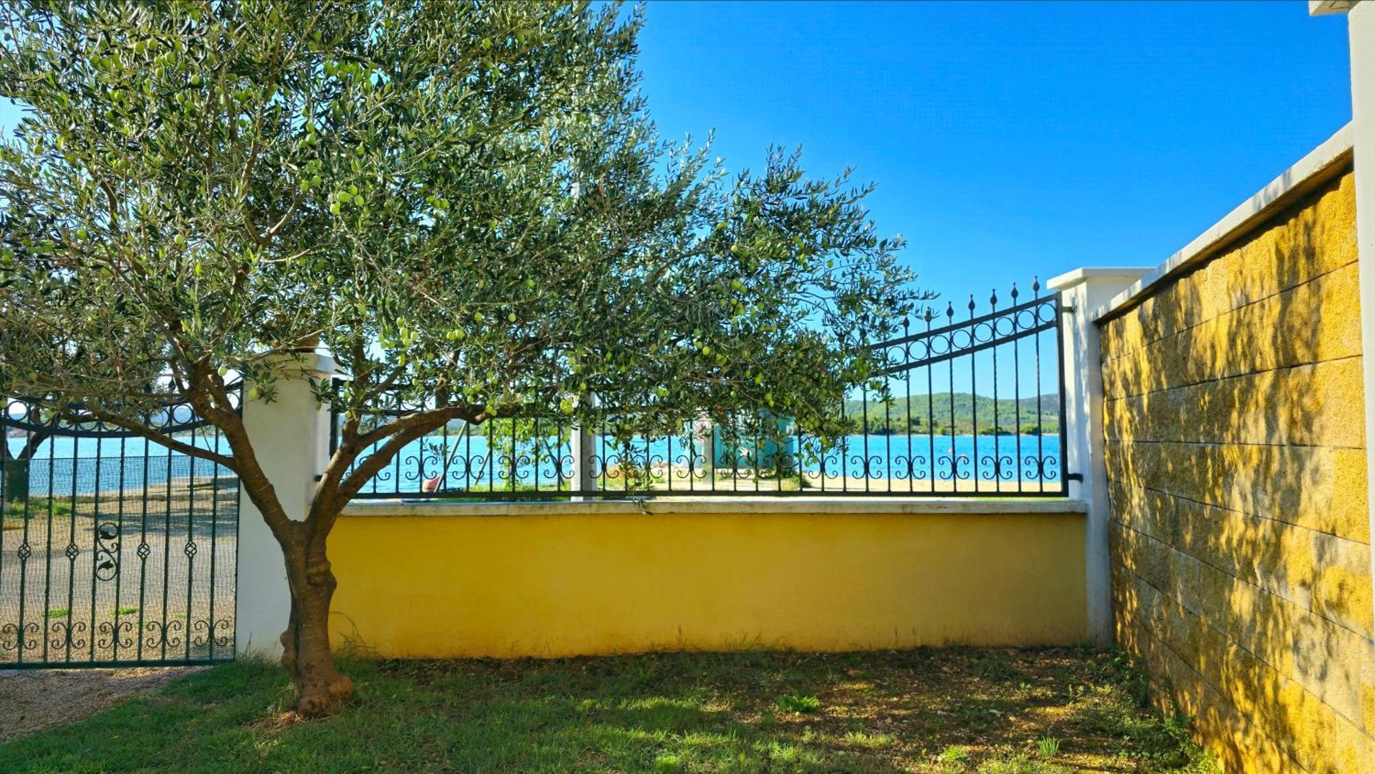 Holiday Home - Beach House 'Amarella' Turanj Bagian luar foto